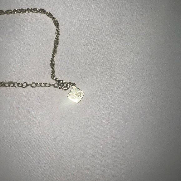 Kendra Scott Long Gold Neckless - Picture 4 of 5